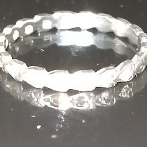 DIAMOND AND WHITE GOLD ENGAGEMENT RING